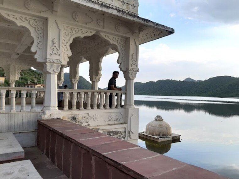 Udaipur Badi Lake_4